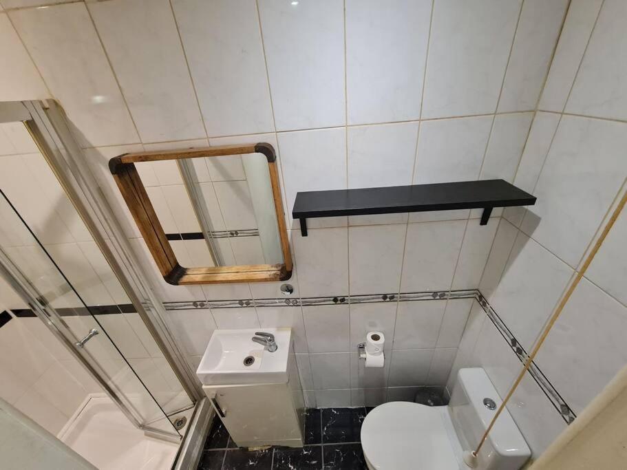 Cute One Bedroom Apartment Лондон Экстерьер фото